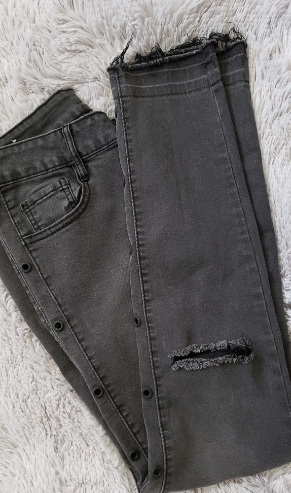 COTTON ON NINETEEN91 Black Ripped Jean